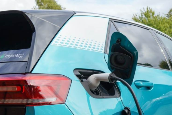 巨头清仓，政府工作报告未提及，这个行业投资风向已变？