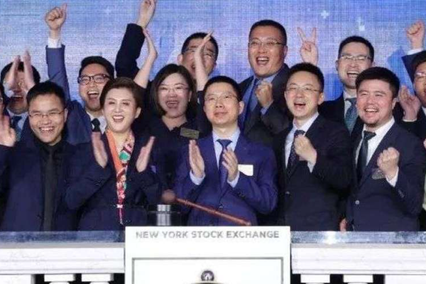 离开阿里后，两位80后校友IPO敲钟：市值900亿