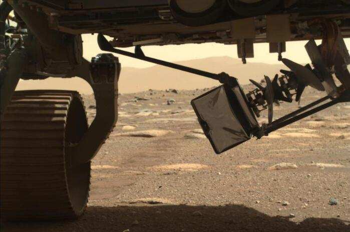 人类第一架火星直升机正在部署，择机在这颗异域星球首飞