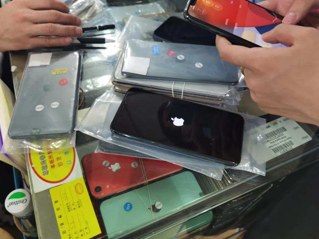 我靠直播卖二手：用铲子铲手机、想停播就停播，老铁只认我