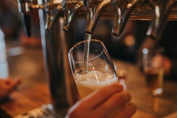 海伦司小酒馆赴港上市：所有瓶装啤酒售价不超10元，收入年复合增长167%
