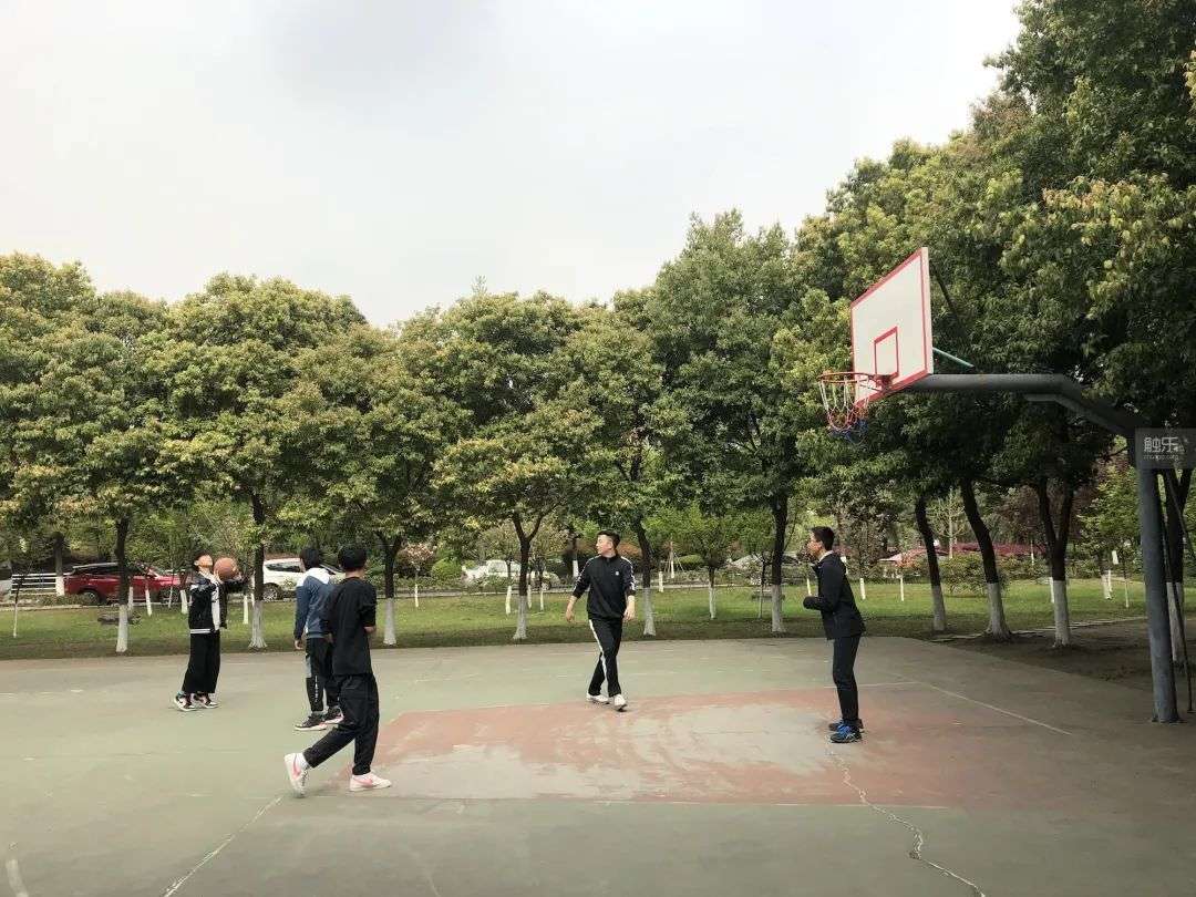 缓冲带里的少年