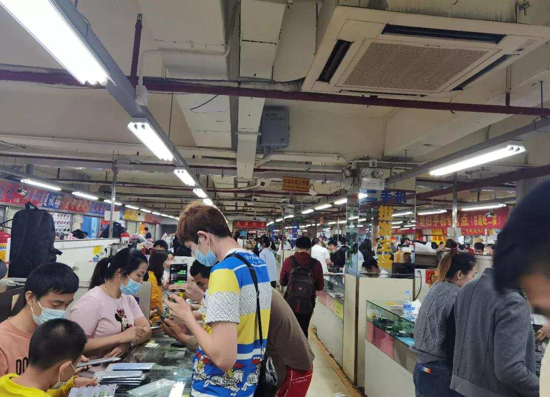 我靠直播卖二手：用铲子铲手机、想停播就停播，老铁只认我