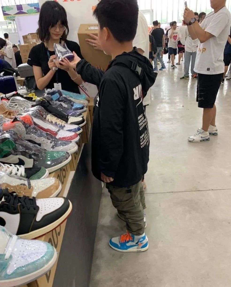 谁让炒鞋低龄化？