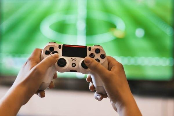 赶在PSV/PSP/PS3商店消失前“抢救”游戏的人们
