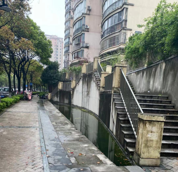 劝你一句，尽量别碰超大社区
