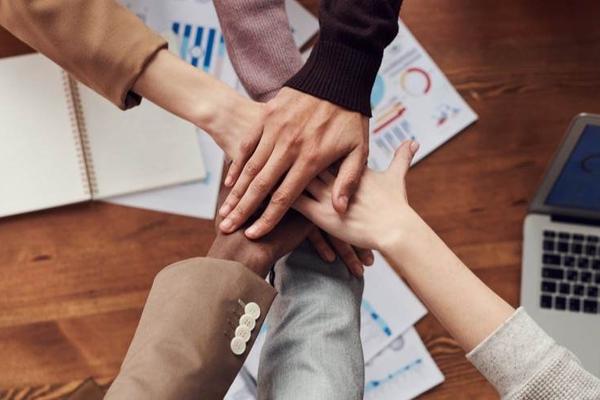 在职场搞小团体，是抱团取暖还是作茧自缚？