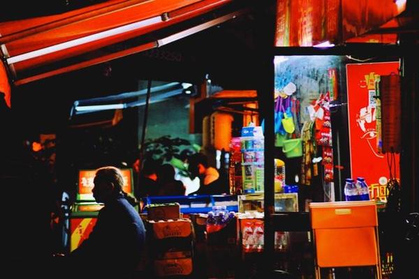 小卖部动摇之间，社区团购如何走完“最后一公里”