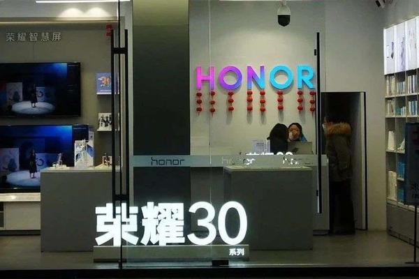 荣耀渠道之谜：线下门店两年前对外2300，如今仅有1315家？