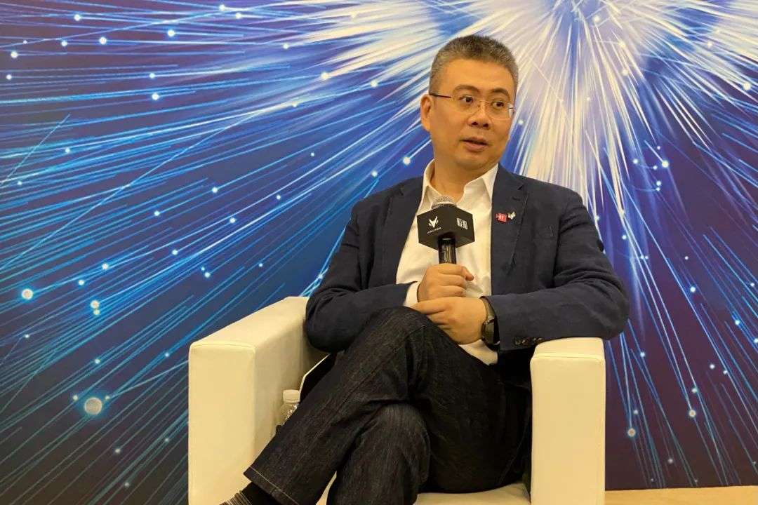 不造车的华为帮北汽造了顶配4299万的电动车2021上海车展