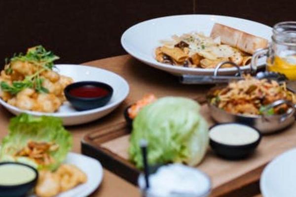 “国内最大融合菜”品牌绿茶冲击港交所，体量或3年翻倍