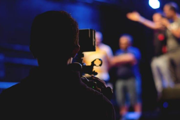 快手、抖音、微信视频号三国争霸，究竟鹿死谁家？