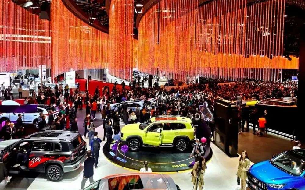 喺上海车展上，我哋睇到‌汽车行业嘅三个历史转折点