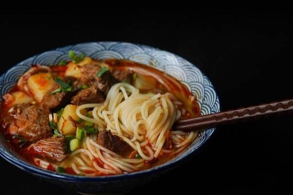 正餐速食化趋势下，年轻人还会继续吃拉面说、螺蛳粉吗？