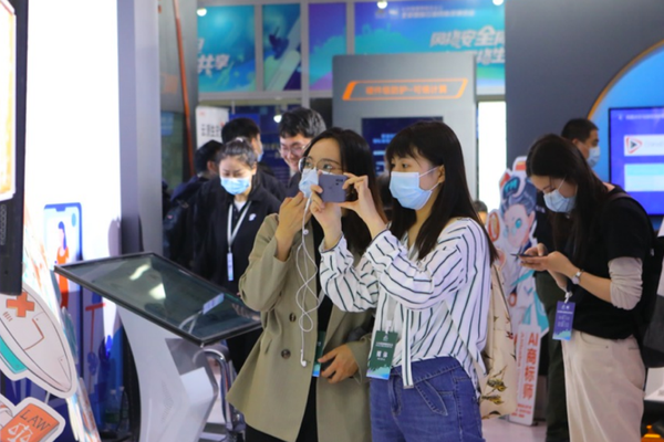 最前线 | 阿里推出十款 AI 新品：防火防伪、防疫，反诈鉴黄、打假