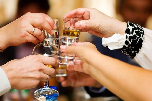 资本教不会年轻人喝酒