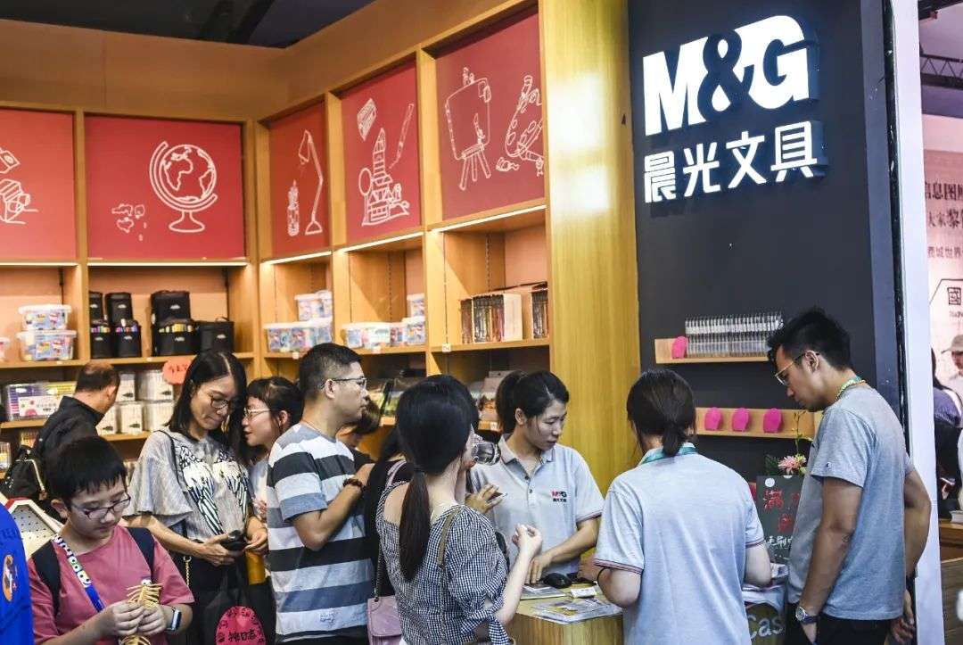 潮汕三姐弟卖圆珠笔赚了500亿