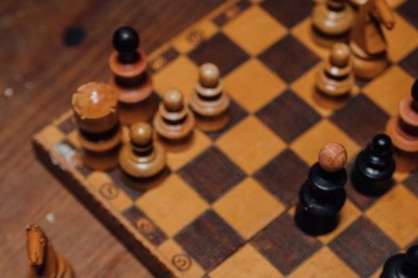 BAT 下半场：AT 棋逢对手，B 被动追随