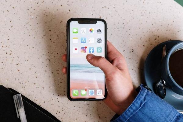 2021年4月全球智能手机市场的5G设备数量达到703款，中国联通在香港推出5G服务 | 36氪5G创新日报