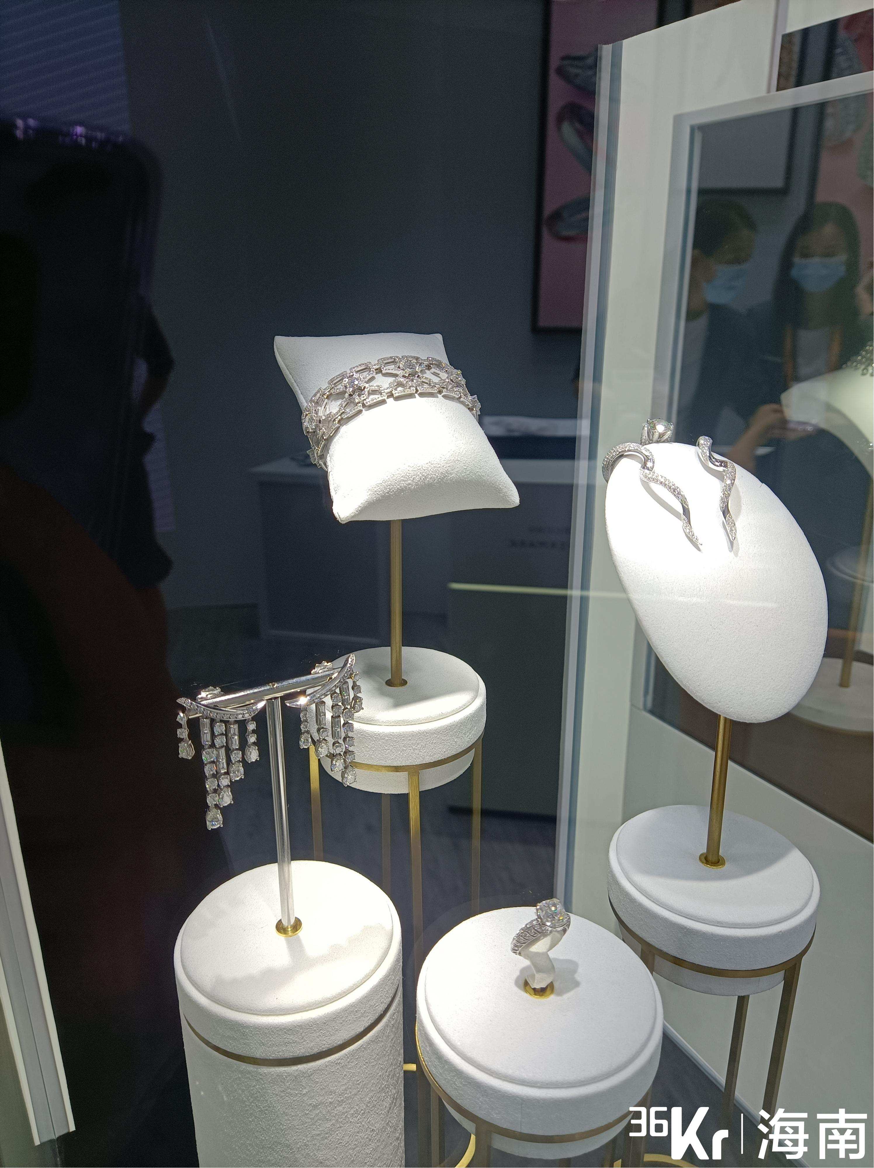 关注消博会 | 珠宝钻石展区——戴比尔斯展出全球不足1%的珍稀美钻