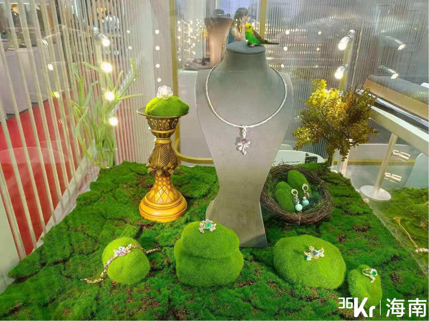 关注消博会 | 珠宝钻石展区——豫园珠宝创意之家联手芭莎珠宝展示“原创中国美”