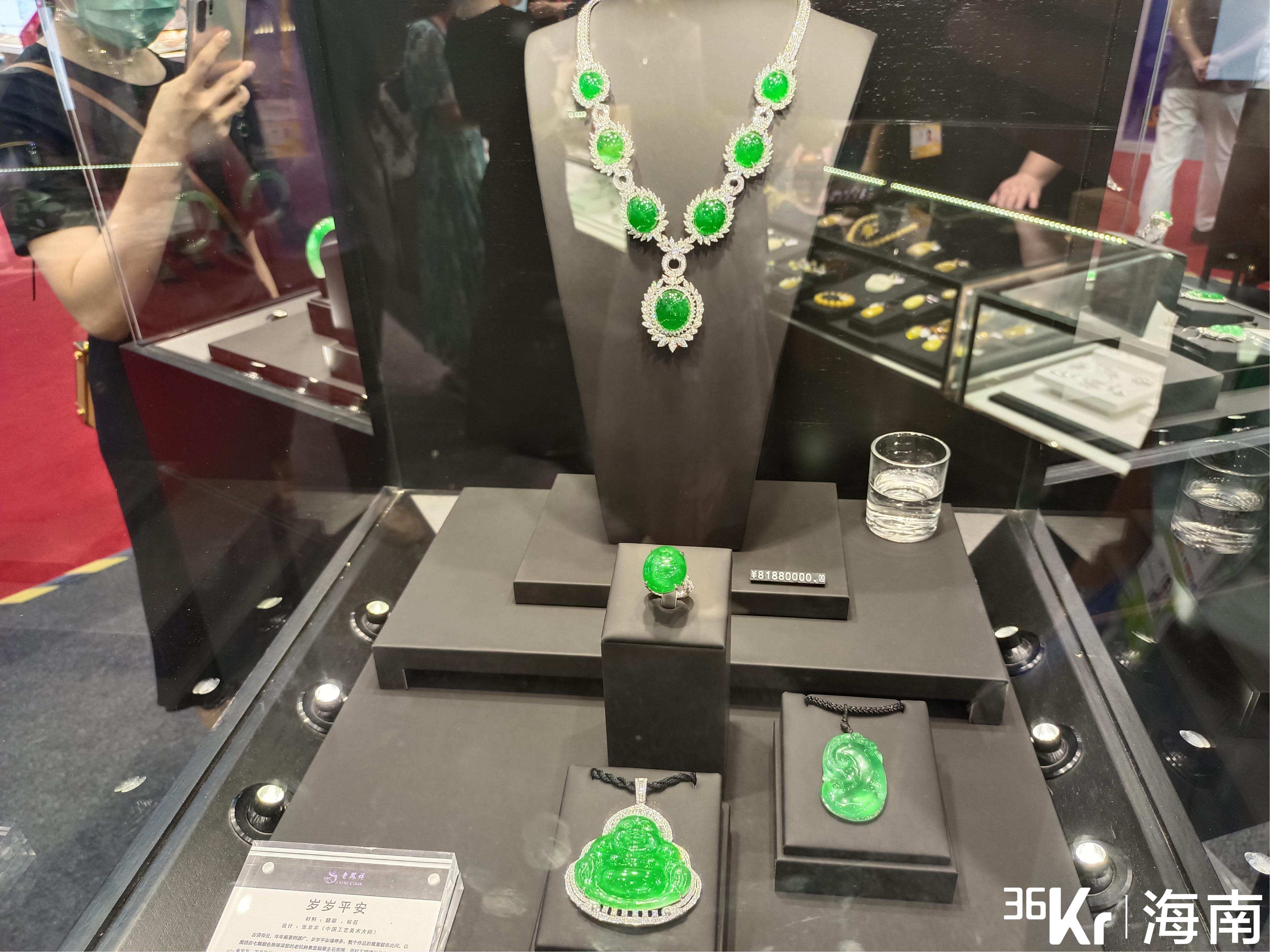 关注消博会 | 珠宝钻石展区——百年品牌老凤祥展出价值千万的翡翠钻石项链