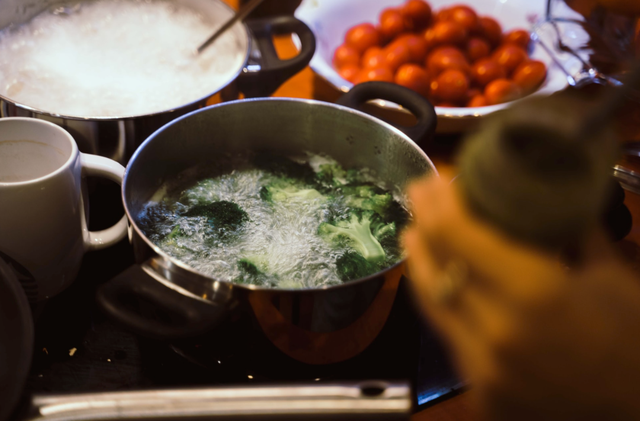 轻食风，把冒菜们吹出了负一层？