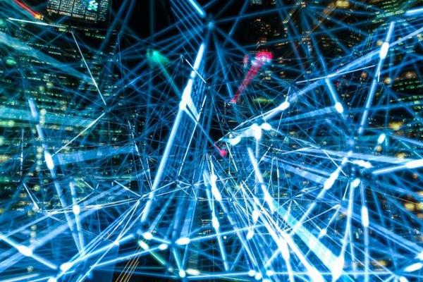与被捧上天的 AI 相比，元数据可能更重要