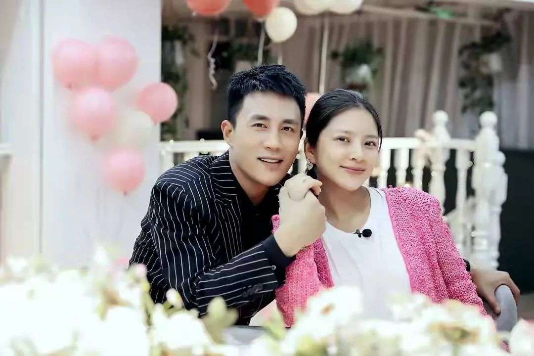 八百个热搜刷屏明星夫妻秀恩爱却成了无效营销