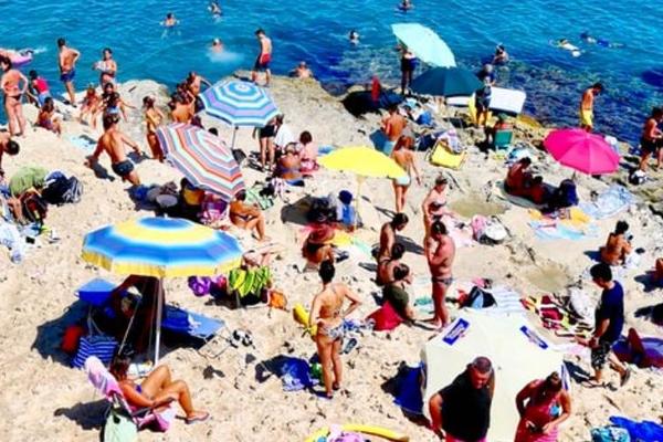 2021“五一”假期经济洞察报告：出行、旅游线上用户增长创新高，带动娱乐、购物消费良性共振