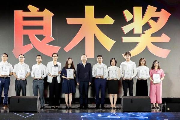 南京举办首场全国性大型毕业季活动，浩鲸科技荣获创新褒奖“良木奖”