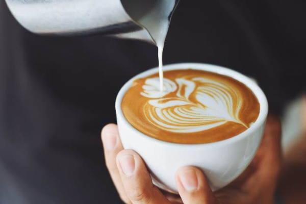 蜜雪冰城卖咖啡，5块钱一杯，咖啡“平民化”要实现了？