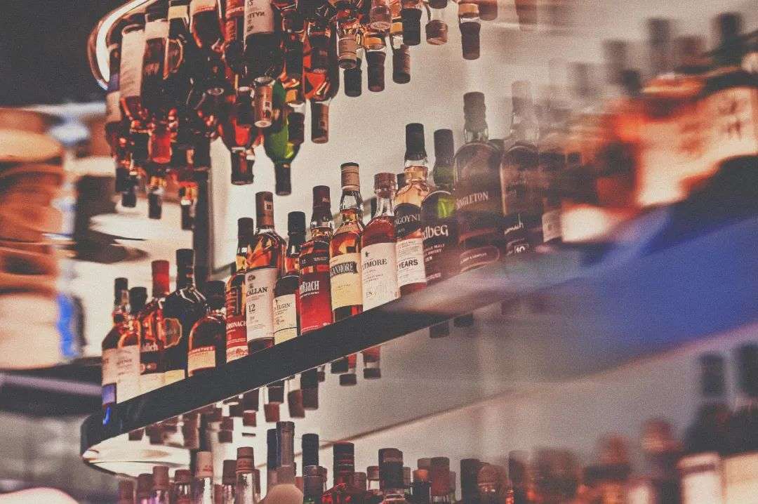 湊湊和老乡鸡开酒吧，边涮毛肚边蹦迪？