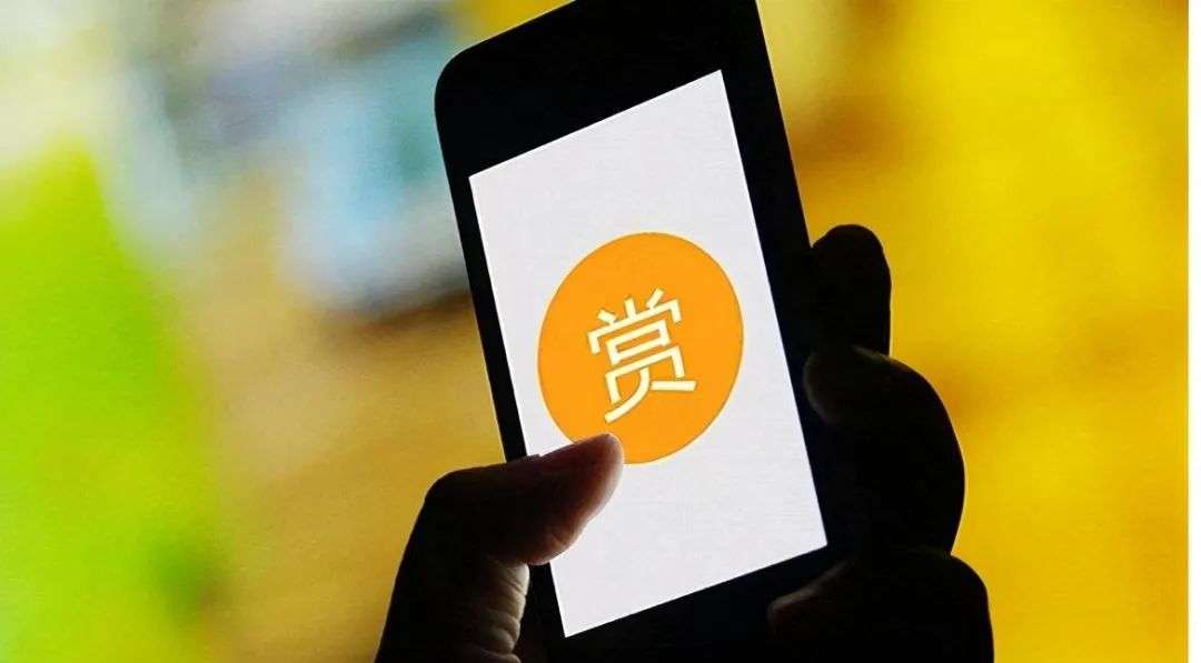 直播打赏，比饭圈打投更癫狂