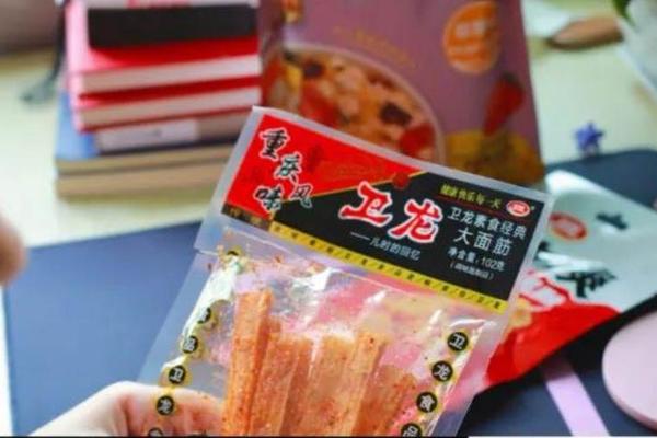 巨头围攻辣条，卫龙血战松鼠