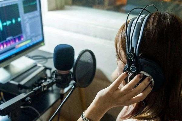 学90天就能月入5万？“配音致富”的理想与现实