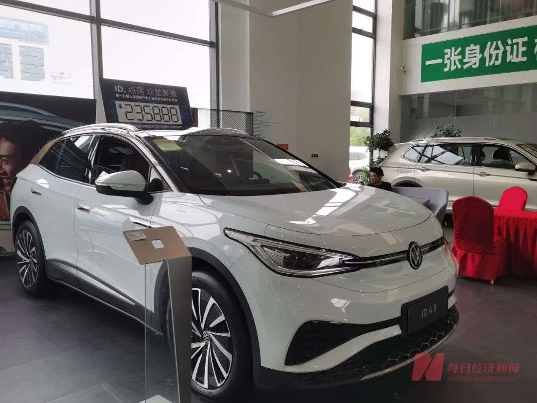 “芯荒”继续发酵：车企向高端车型倾斜，经销商库存减少，“缺芯”难题三季度或难得到缓解