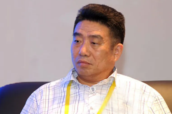 河南前首富，掏空了一家百亿药企