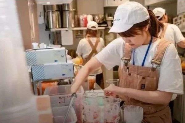 突查茶饮店，多数品牌都在上午11点前“翻车”