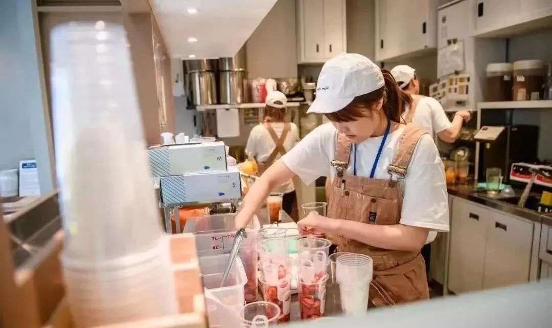 突查茶饮店，多数品牌都在上午11点前“翻车”