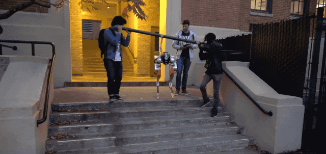 全凭“脚感”： 靠触觉感知世界的机器人，不看路也能稳稳爬楼梯