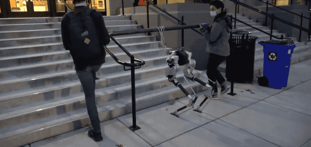 全凭“脚感”： 靠触觉感知世界的机器人，不看路也能稳稳爬楼梯