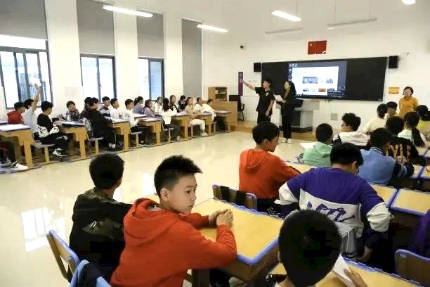 欧帝智慧教室互动黑板赋能常清中学，打造创新名校
