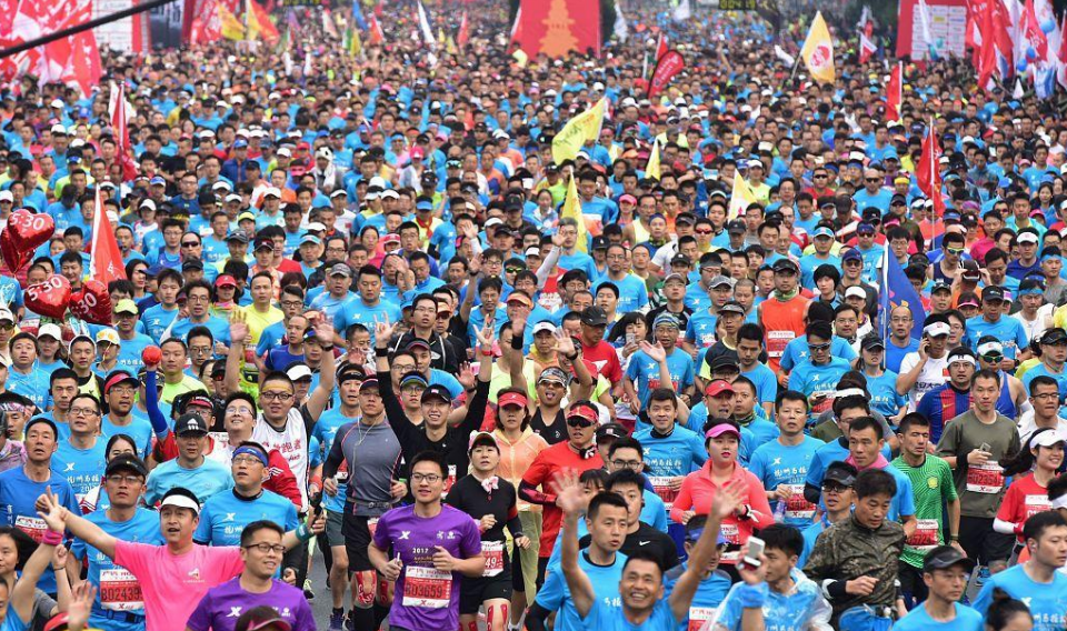 一天16万人奔跑，谁在运营马拉松