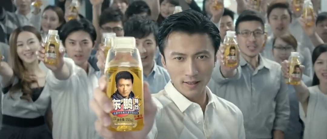 单品年销46亿谢霆锋代言过的东鹏饮料敲钟了
