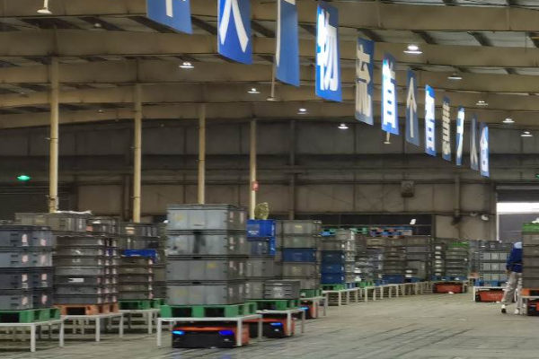 首个汽车物流智慧无人仓内，零部件的“搬运工”有多智慧？