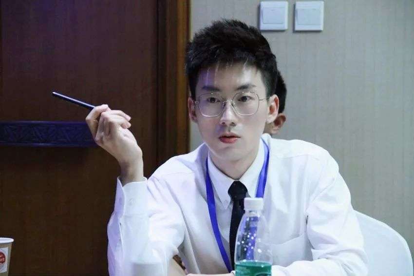 当大学老师开始用视频教你写论文，知识传播有变得更容易吗？