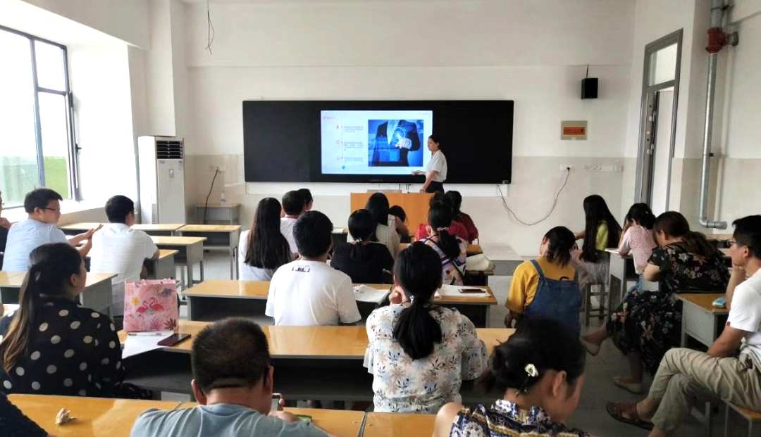 迎战高考，这所清华大学生源中学选择欧帝智慧教室互动黑板