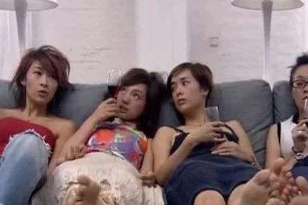 三点饮茶不顶用，女孩正在靠“六点饮酒”续命