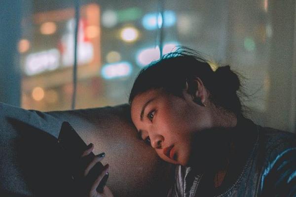 戒不掉的手机瘾，背后都是这4种套路